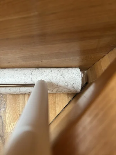 階段の隅にコロコロが届かない！（▶ミニほうきは？）