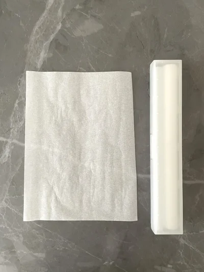 クッキングシートを長方形にカットする（▶次へ）