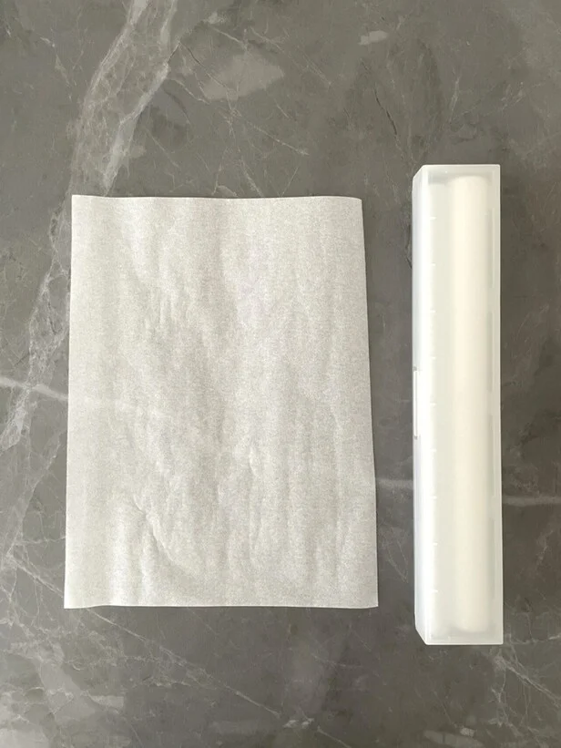 クッキングシートを長方形にカットする（▶次へ）