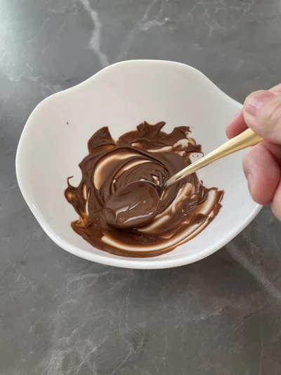 板チョコを電子レンジで溶かす（▶次へ）