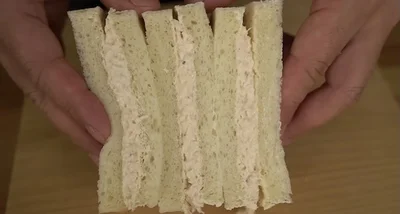 3等分に切り分ければ完成　▶︎サラダにトッピングするのもオススメ