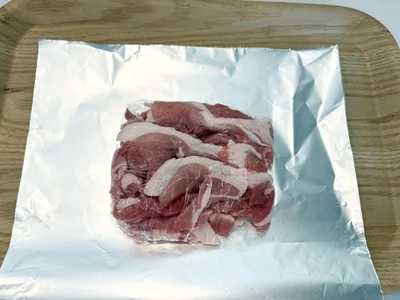 アルミホイルの変色が気になる場合は、ラップをしてからアルミで包むのがおすすめ（▶次へ）