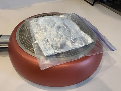 フライパンを裏返して…（▶次へ）