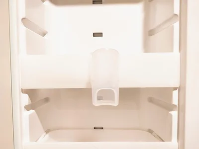 【コップ置き】小物入れにホルダーをセットして…（▶次へ）