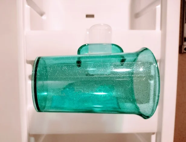 【コップ置き】取っ手をホルダーに掛ける（▶次の裏ワザを見る）