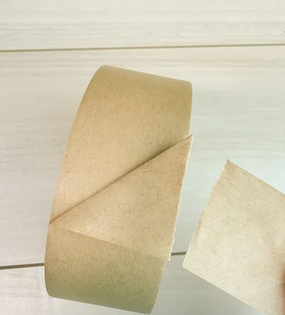 少し勢いをつけて下へおろすとまっすぐカット！（▶次へ）