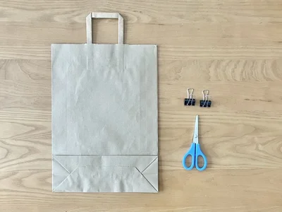 ハサミとクリップで紙袋に一工夫（▶やり方をチェック）