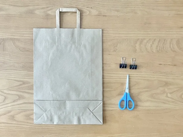 ハサミとクリップで紙袋に一工夫（▶やり方をチェック）