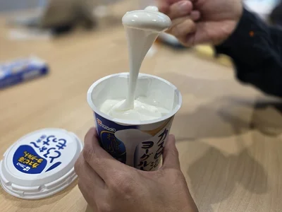 スプーンを入れると、驚くほどもっちり！しっかり混ぜてからいただきます！