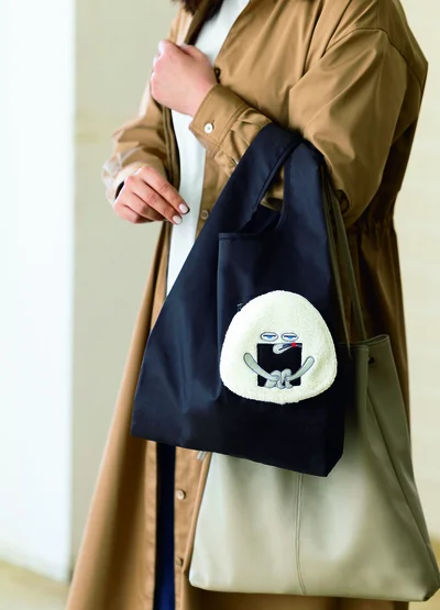 ちょっとした買い物やサブバッグにちょうどいい小さめサイズ