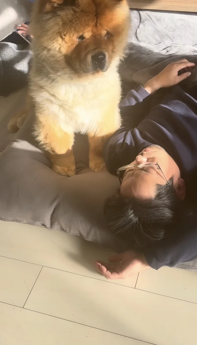 「やめい」と怒られてしまった…▶しめじくんの表情は…(⇒次へ)