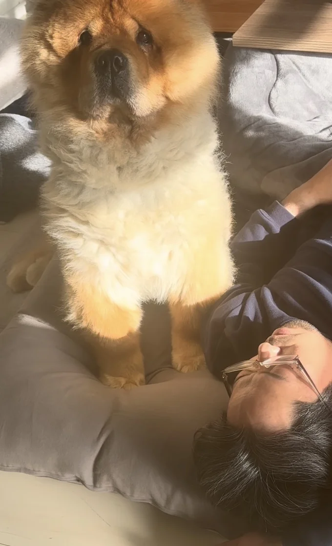 お母さんを見つめる▶仕方なく…(⇒次へ)