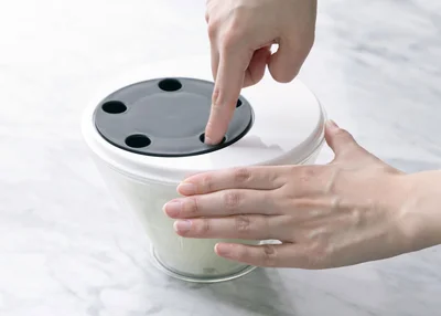 【ポイント1】くるくる回してピタッ！新感覚の「水切り」