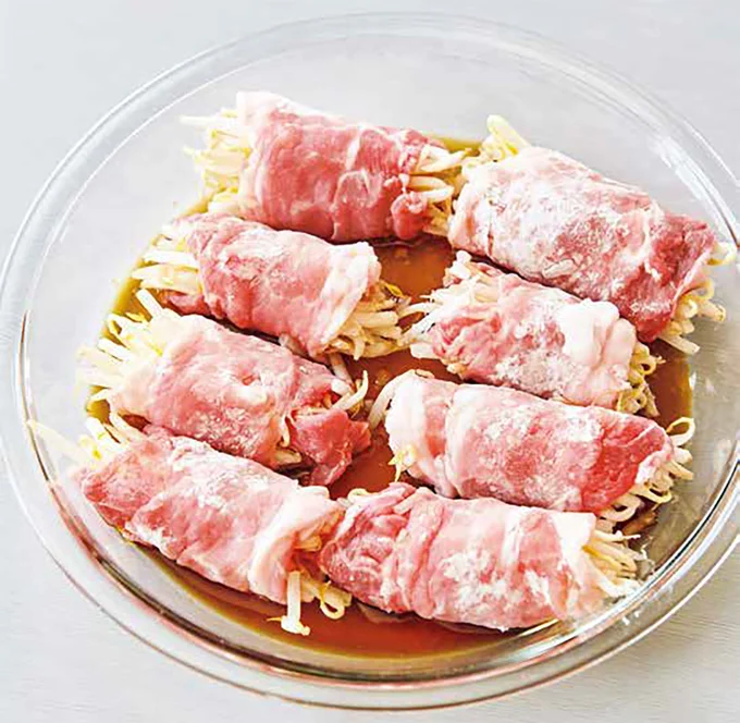 肉巻きに片栗粉をまぶしておくと、調味料とよくからみ、照りも出て一石二鳥