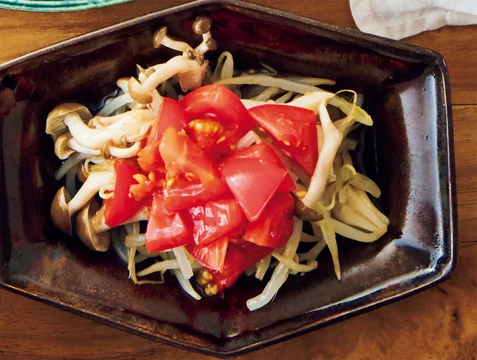 ポン酢をからめたトマトをドレッシングに