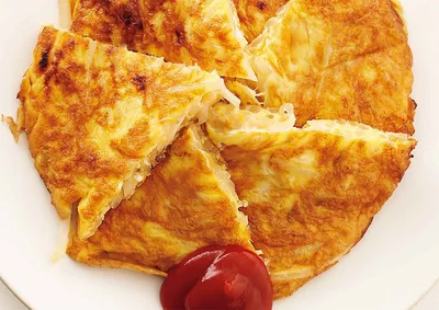 スペイン風もやしオムレツ（料理・外処佳絵、撮影・木村 拓）