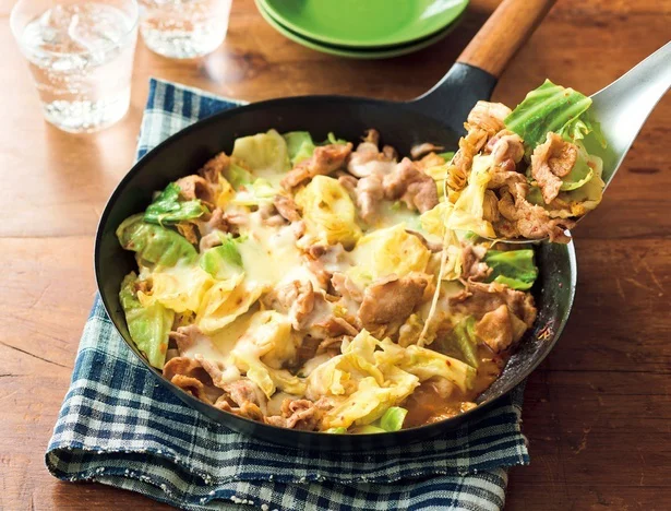 「キャベツの豚キムチーズ炒め」