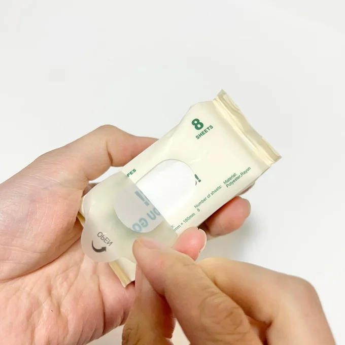 手のひらサイズでデザインもかなりおしゃれ　▶小さいのに広げると