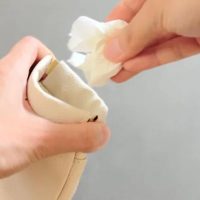 かばんの中に直接入れたくないゴミを捨てることができる