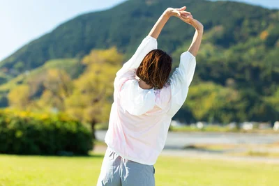 新年度疲れに！ 簡単「ながら」ストレッチと深呼吸で血流をアップさせ、体調を整えよう
