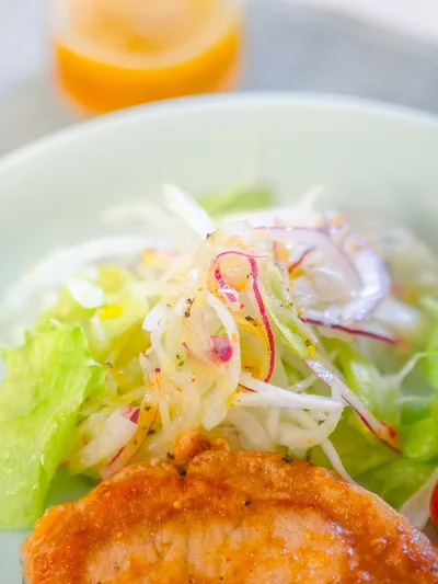 肉や魚のつけあわせにぴったりなサラダもお手のもの！