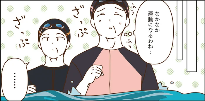 プカプカ浮いたり、がっつり泳いだり。プールを楽しむマダムたち