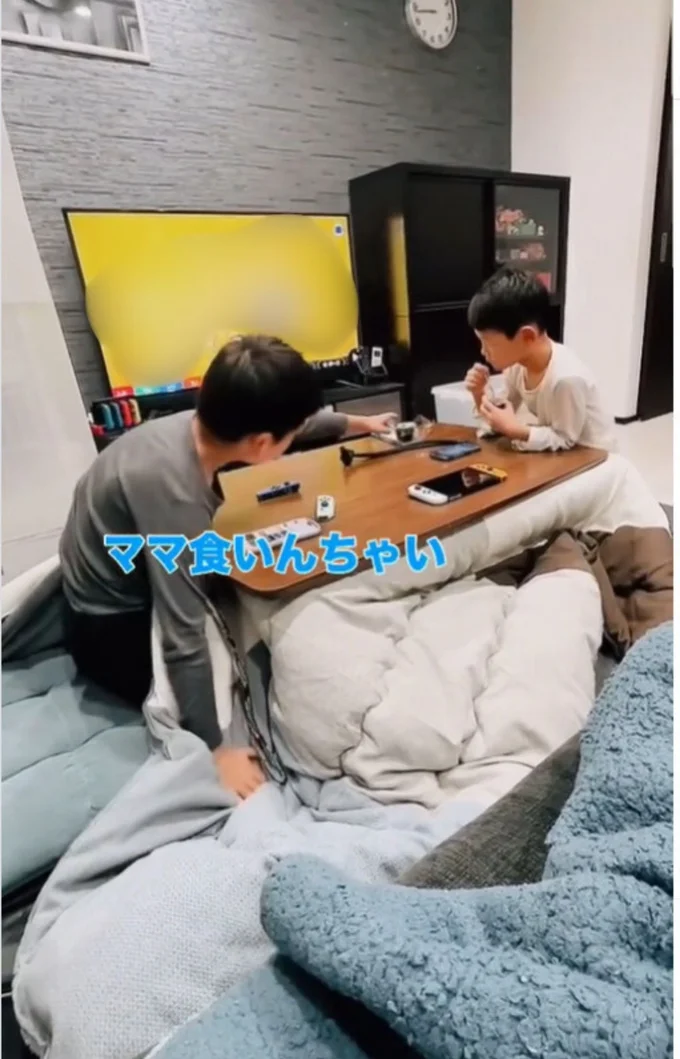 「ママ食いんちゃい」の一言。▶さらには弟君も…（⇒次へ）