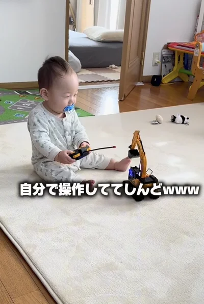 4ヶ月後の姿▶自分で操縦できるようになり…（⇒次へ）