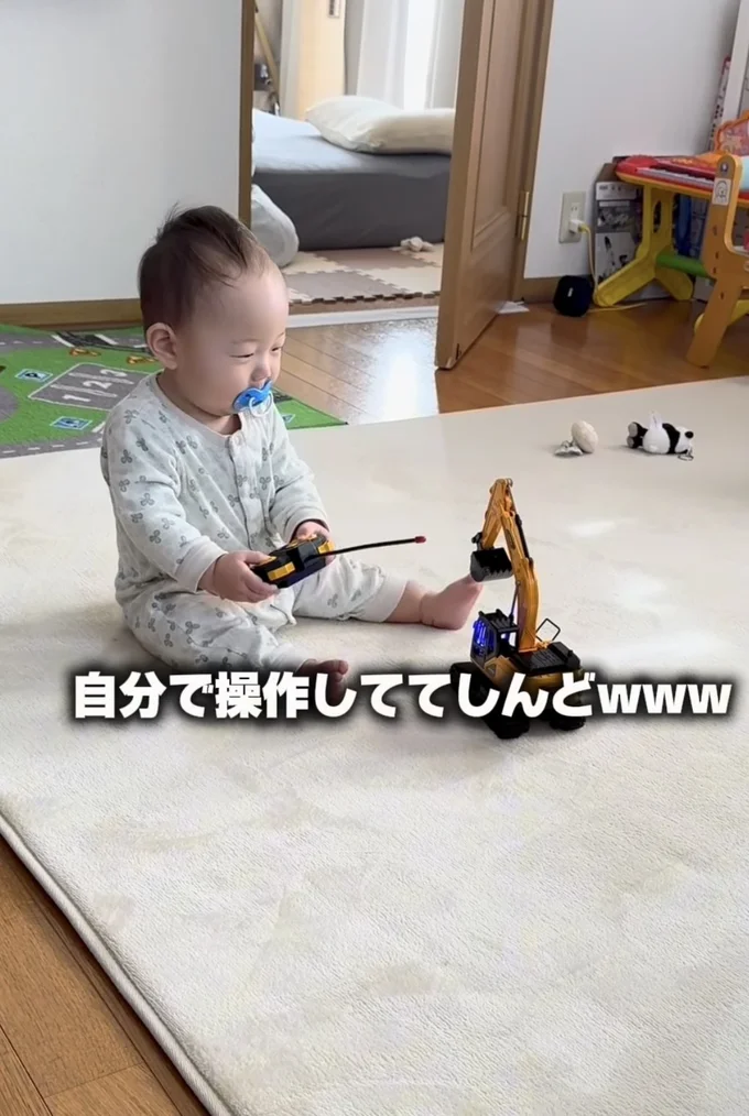 4ヶ月後の姿▶自分で操縦できるようになり…（⇒次へ）