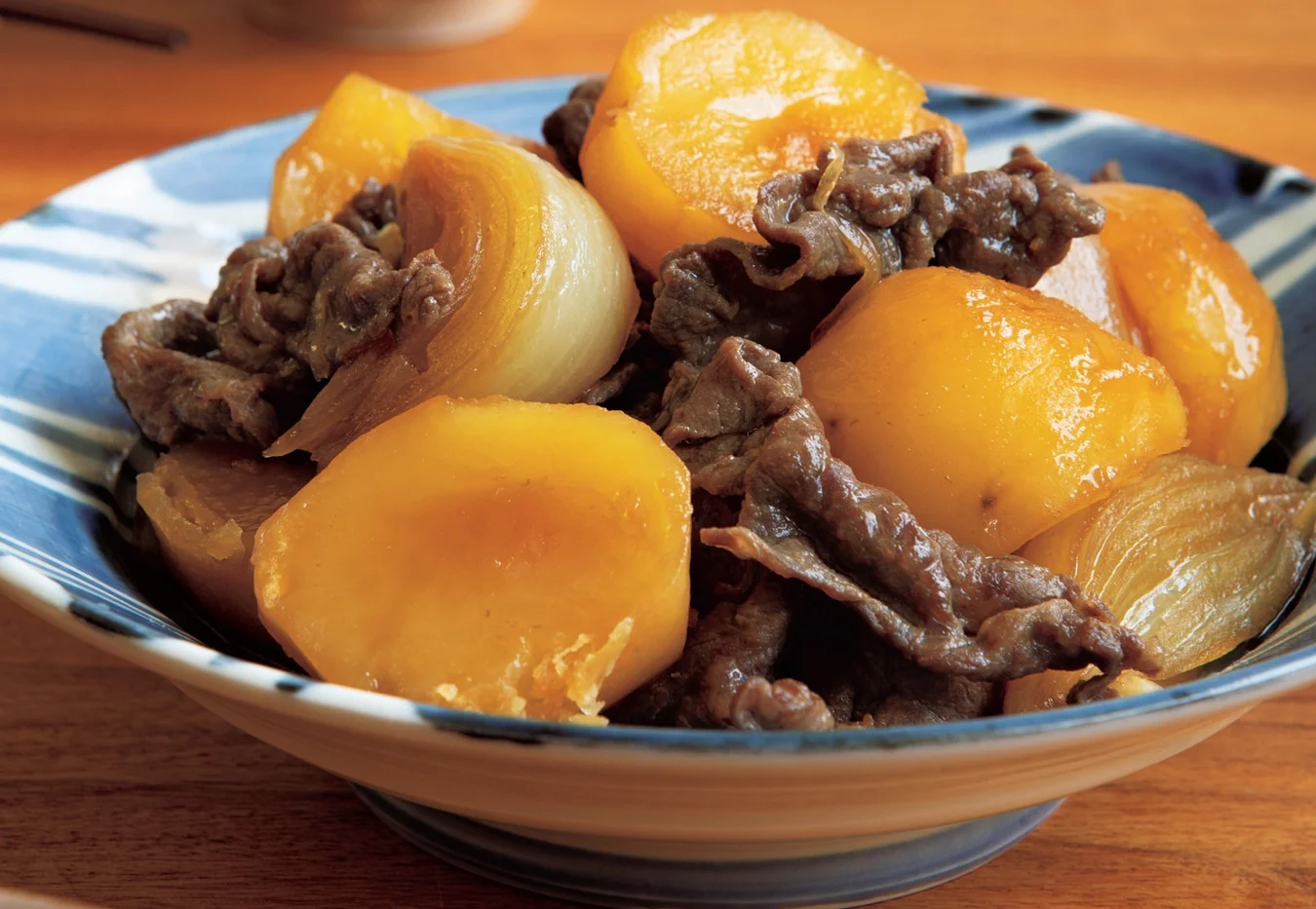 具はシンプルに3つ！で作る絶品「肉じゃが」【定番おかずの新しい