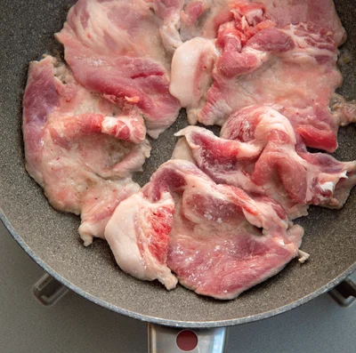 手順2　豚肉を焼く