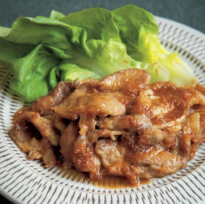 肉を片面焼いたら調味料をからめて♪「しょうが焼き」【定番おかずの新しい作り方】