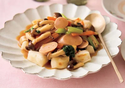 【物価高に負けないレシピ】家にあるきのこや野菜で！ 「揚げもちのおこげ風 具だくさんあんかけ」