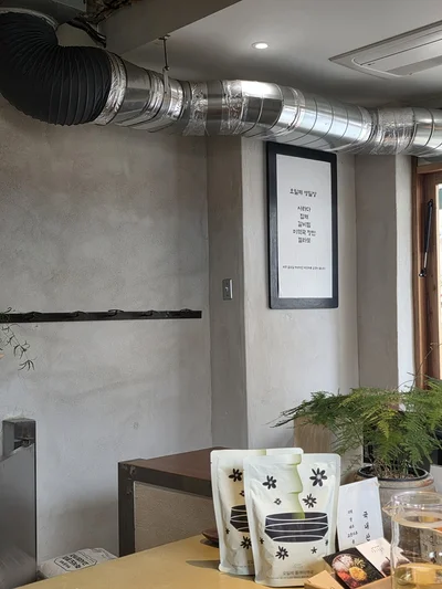 穏やかな空気が流れる店内。海外から訪れる人も多い