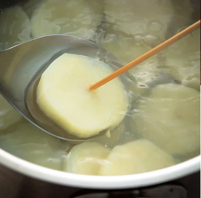 手順1　じゃがいもをゆでる