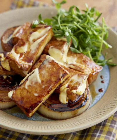 満足感が味わえる、厚揚げの照り焼きチキン風