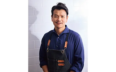 加藤超也さん…1984年生まれ。株式会社Cuore所属。2016年からサッカー日本代表・長友佑都選手の専属シェフに就任。医学的エビデンス×機能性のある料理を追求し、多ジャンルのアスリートのサポート、食についての情報発信をしている。書籍監修に『長友佑都のファットアダプト食事法』（幻冬舎）、著書に『食べて脂肪が燃える魔法のレシピ』