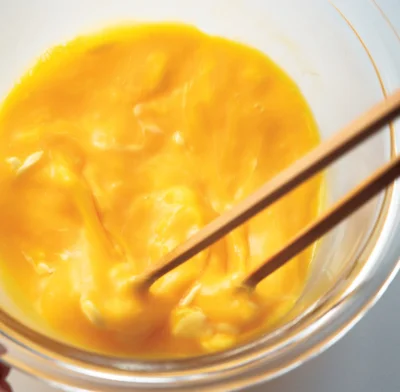 手順2　卵にマヨネーズを混ぜる