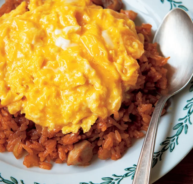 ふっくら卵は包まずからめて♪「オムライス」【定番おかずの新しい作り方】