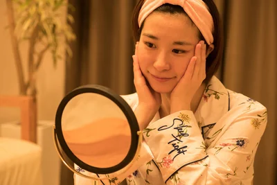  スキンケア後の「テカテカ肌」問題もパウダーで解決！