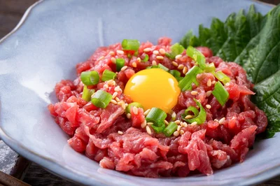 馬肉ユッケ