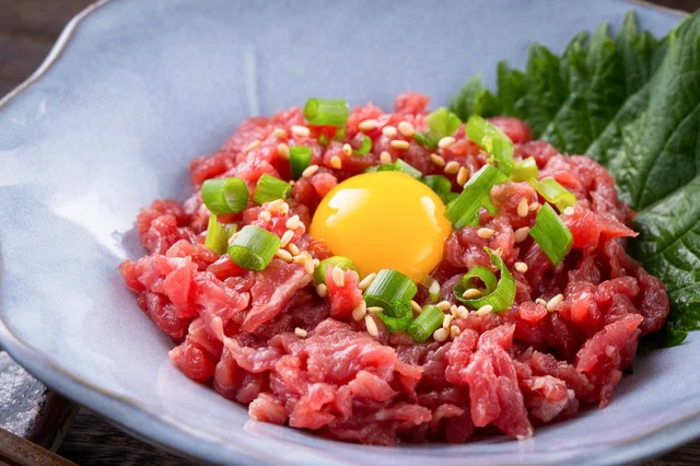 馬肉ユッケ