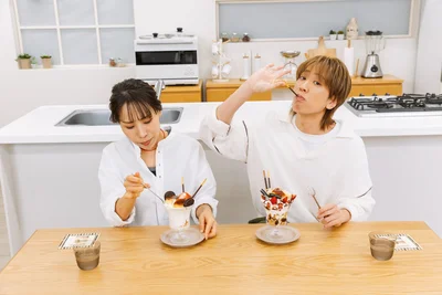 トッピングのお菓子も食感のアクセントに