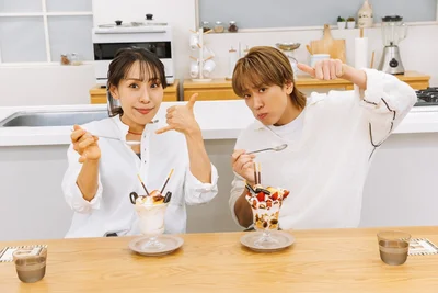 自分でデコレーションしたパフェに大満足！