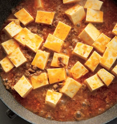 手順2　ひき肉を炒めてから豆腐を煮る