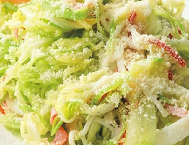 たっぷりキャベツが食べられるすぐでき副菜「キャベツとかにかまのチーズサラダ」