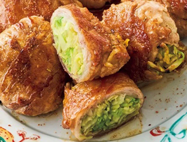 豚肉にたっぷりキャベツが包まれた「肉巻きキャベツの照り焼き」