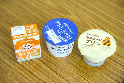 パルシステムの「カスタードプリン」（右）、「クリーミーヨーグルト」（中央）、「キャロっとさん」（左）が試食に登場！