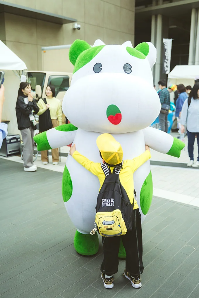 こんせんくんと熱いハグ！