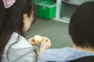 試食を楽しむ人たちで賑わうブース